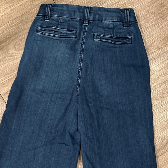 Classic Blue Wide-Leg Women Jeans - Picture 4 of 5